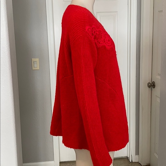 ⚫️ELLE red A-Line rubbed fuzzy sweater with lace - Picture 7 of 8